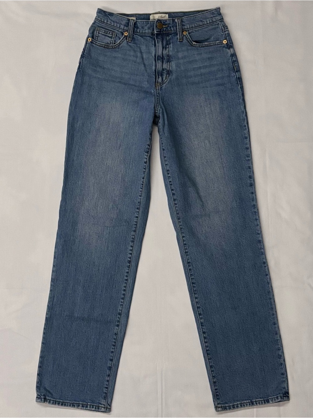 UNIVERSAL THREAD Vintage Straight Jeans Size 2 / 26 Medium Wash High Rise